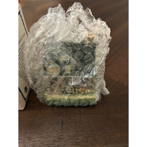 The Miller Familys Shingle House Americana Collection Liberty Falls Hand-Painted - Picture 4 of 4